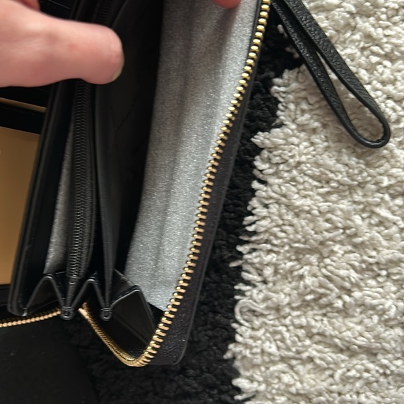 NWT MICHAEL KORS Black&Gold WristletWallet with Compartments100% Genuine Leather - Picture 15 of 17